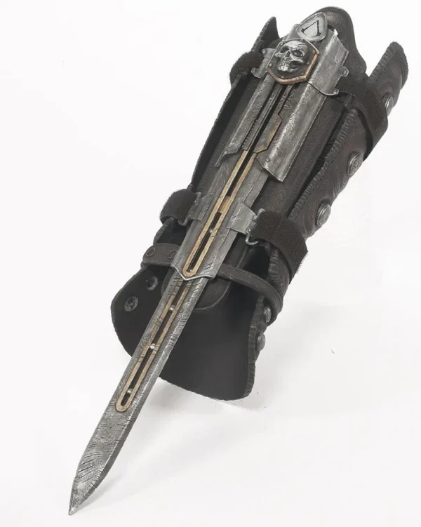 McFarlane Toys Assassins Creed IV – Hidden Blade And Gauntlet 1