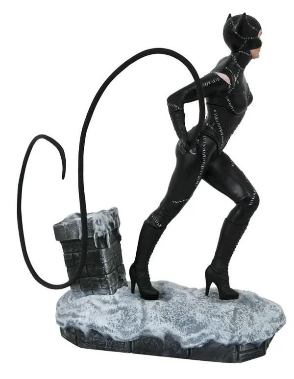 Diamond Select DC Gallery – Batman Returns Movie – Catwoman Diorama 3